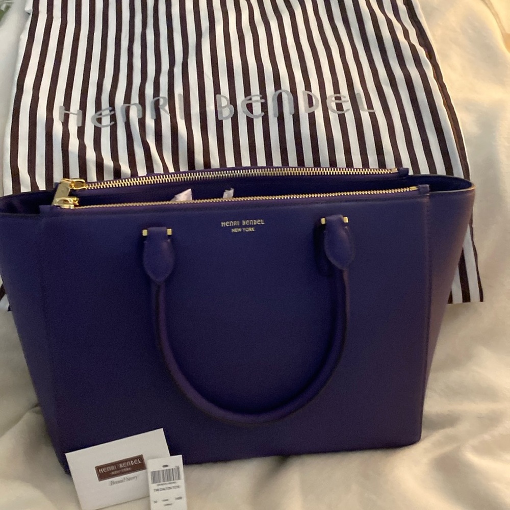 Rare Henri Bendel zip tote. NWT. Perfect condition.